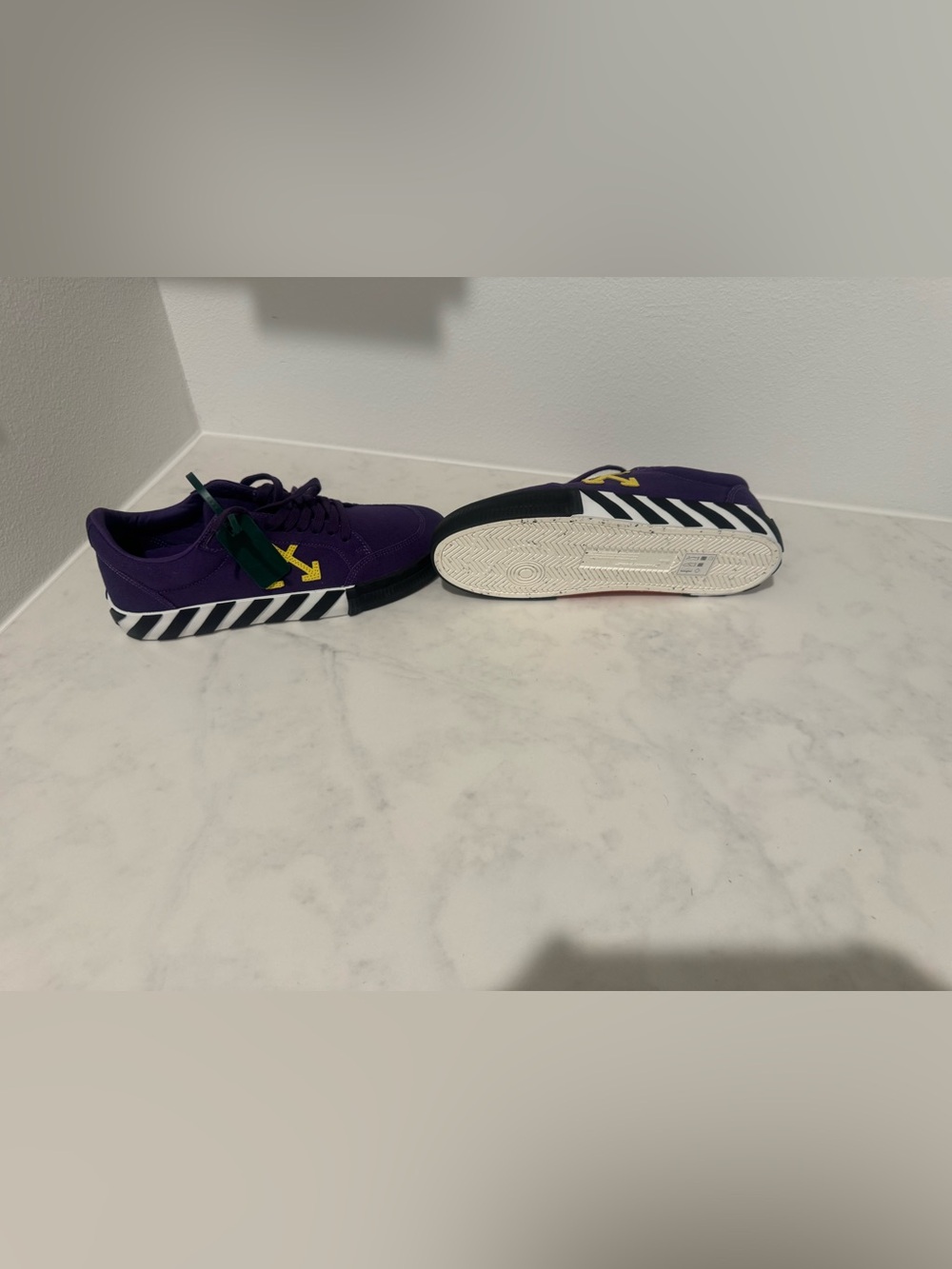 Off-White Purple Low-Top Sneakers with Yellow Arrow